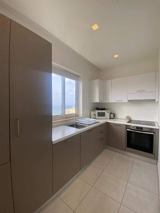 Spectacular Distant Seaview Apt 5 Spectacular Distant Seaview Apt 5
