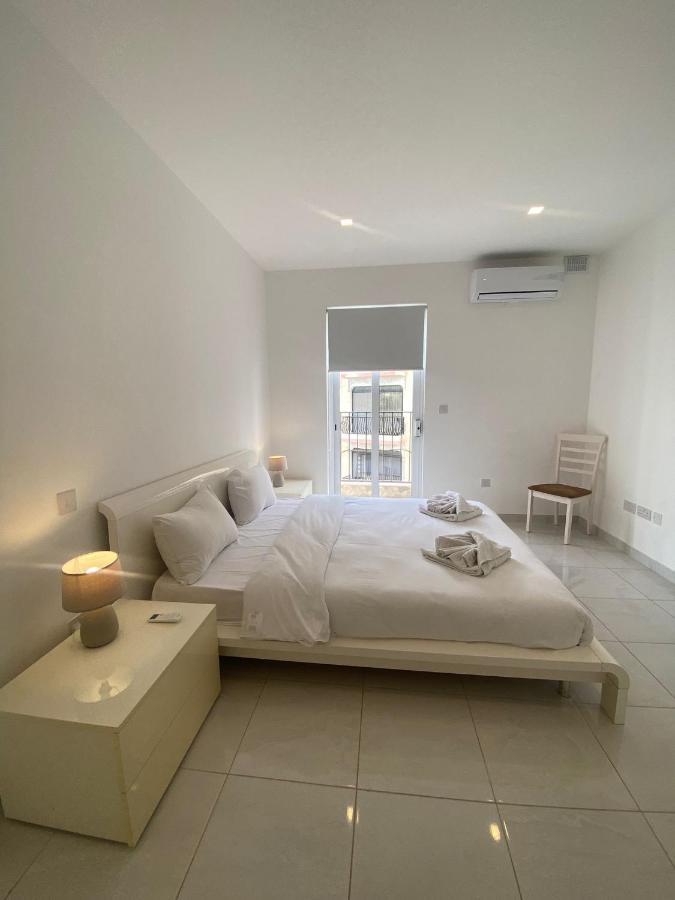 Spectacular Distant Seaview Apt 8 Spectacular Distant Seaview Apt 8