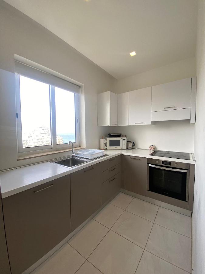 Spectacular Distant Seaview Apt 2 Spectacular Distant Seaview Apt 2
