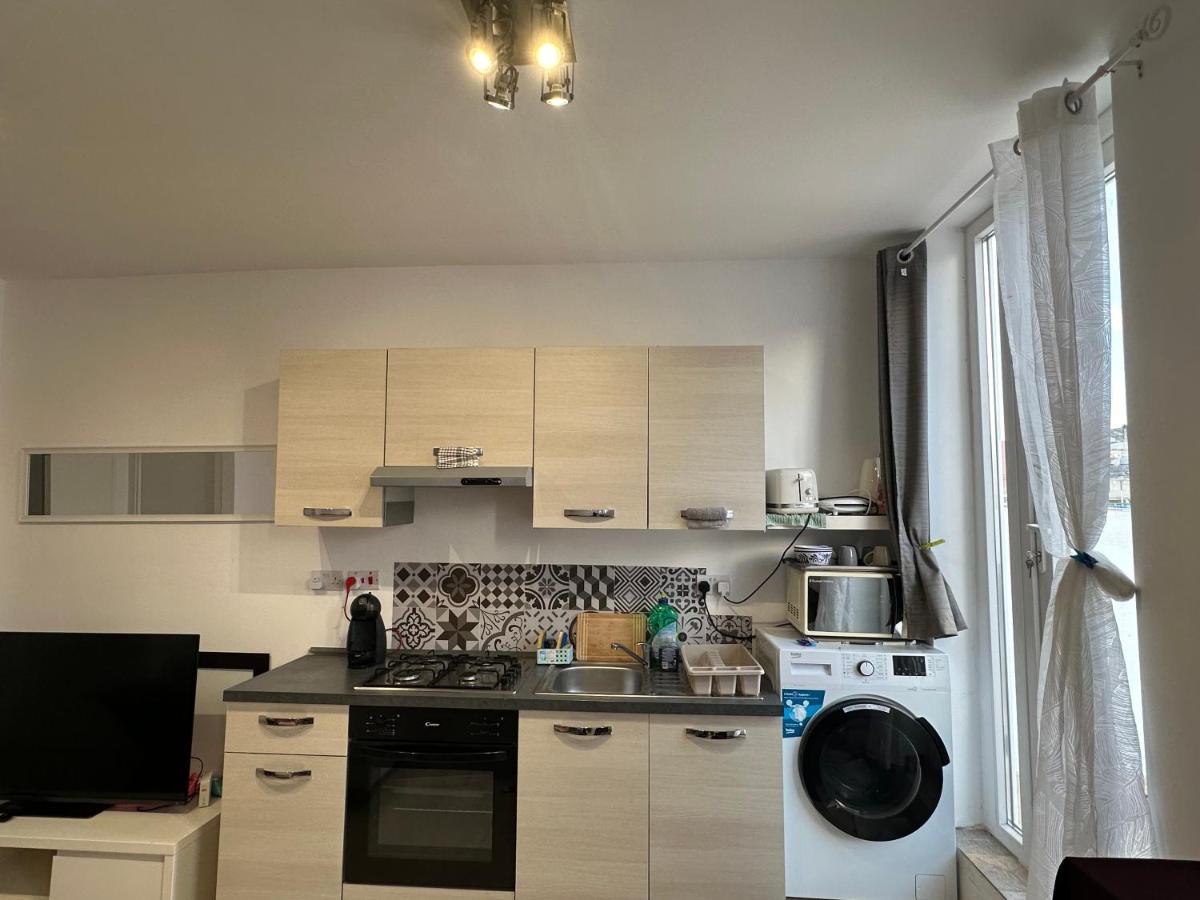One bedroom appartment with terrace in Sliema 4 One bedroom appartment with terrace in Sliema 4