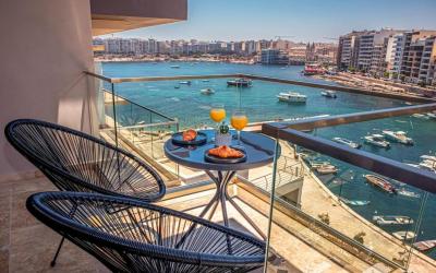 Stylish seafront Spinola Apartment 10 Stylish seafront Spinola Apartment 10