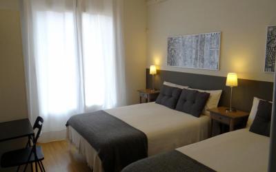 Hostal El Ninot 8 Hostal El Ninot 8