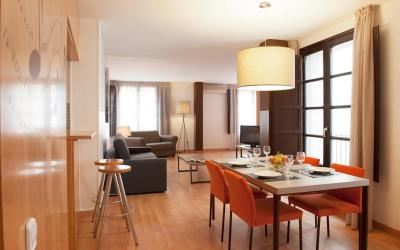 Aspasios Plaza Real Apartments 5 Aspasios Plaza Real Apartments 5