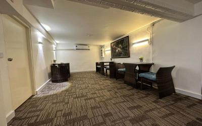 The White Den Sukhumvit 44 7 The White Den Sukhumvit 44 7
