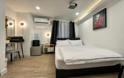 The White Den Sukhumvit 44 2 The White Den Sukhumvit 44 2