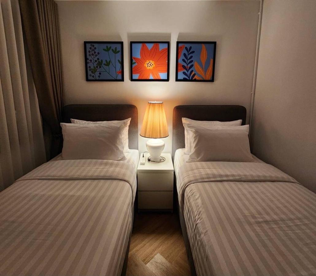 Sleep Walker Poshtel 3 Sleep Walker Poshtel 3