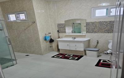 Separate house with swimming pool 9 Separate house with swimming pool 9