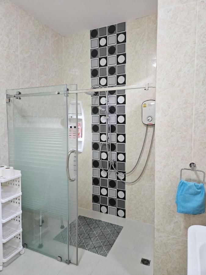 Separate house with swimming pool 4 Separate house with swimming pool 4